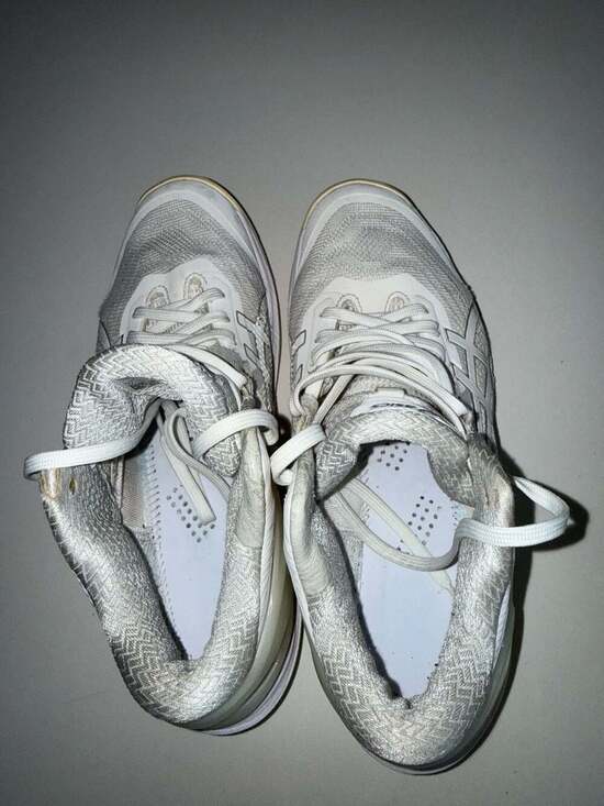 Athletic_Shoes